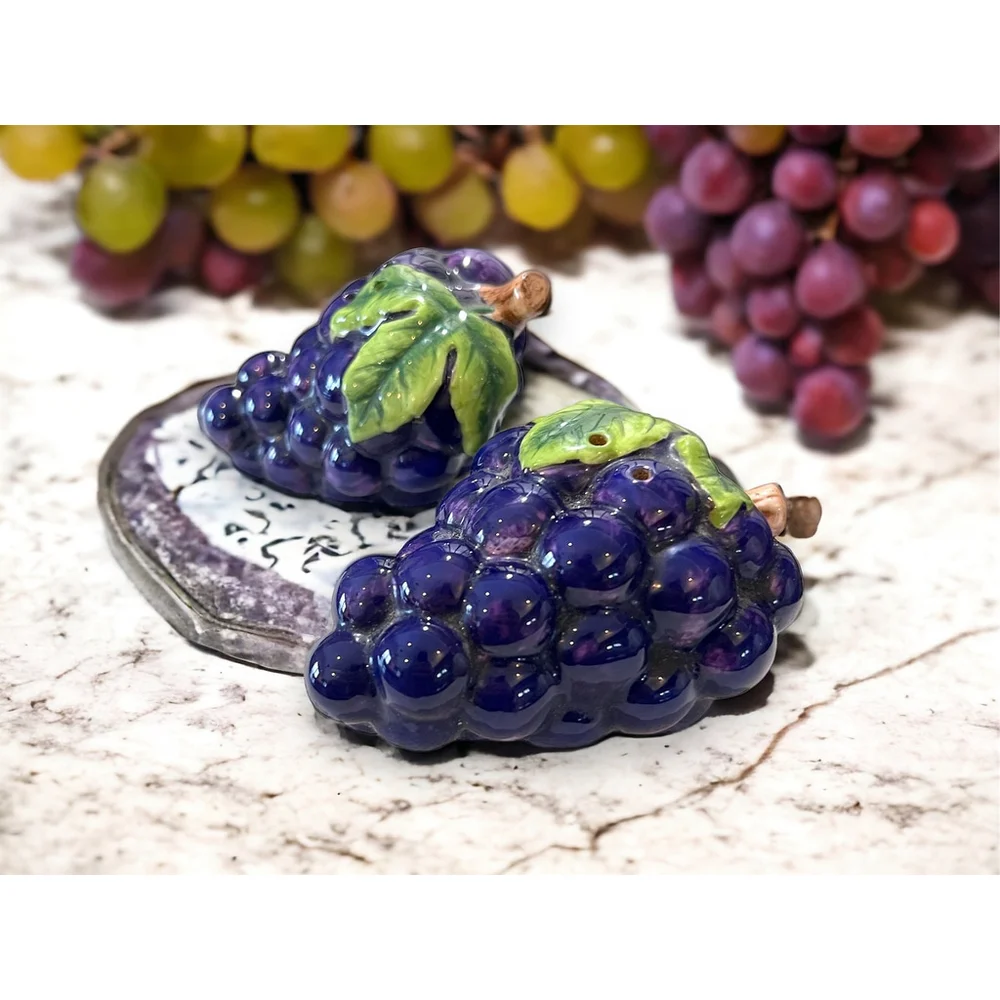 V Vintage Grape Salt and Pepper Shaker Grapevine Home Decor Idea Collectible